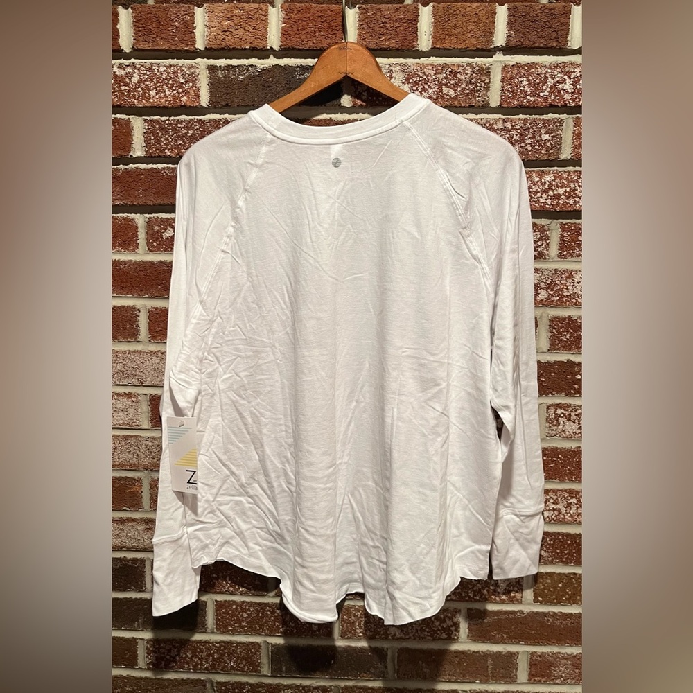 Zella - White Crew Neck long sleeve T-shirt with thumb hole cuffs. - Picture 5 of 9